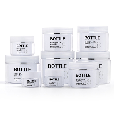 Wandgläser stellen Handhaar-Hautpflege-Lotions-Make-upplastikcremetiegel-Kosmetik gegenüber