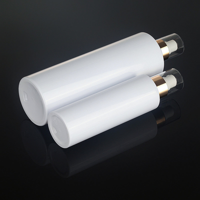 Des Raumhotels 500ml des behälters des weißen kosmetischen Haarnebelplastikalkohols Verpackenununterbrochene Sprühflasche der Spitze 250ml Gold