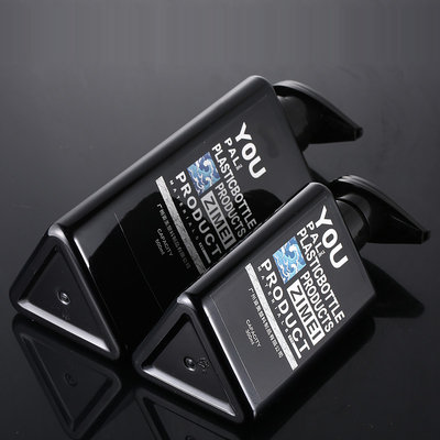 Großhandels-Dreieck-Form 100ml 200ml 300ml bereiten Shampoo-Flaschen Plastikder haustier-Lotions-Behälter-Schwarz-luftlose Pumpen-500ml auf