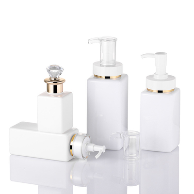 Luxusweiß der hohen Qualität fertigt quadratische Shampoo-Haar-Lotions-Flasche mit Diamond Gold Rim Cap besonders an